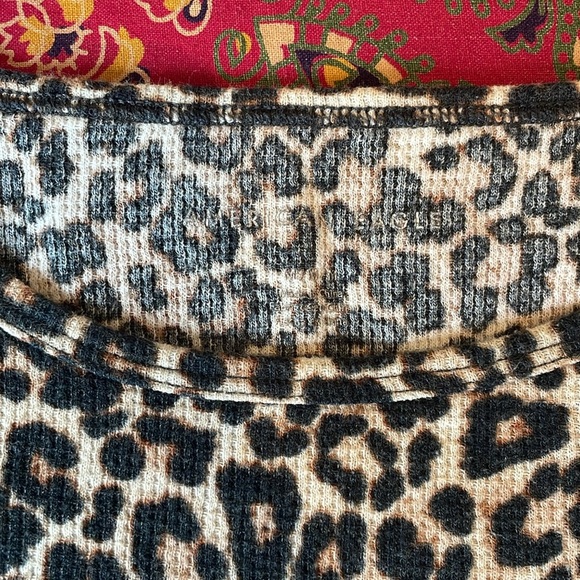 American Eagle crop top 💛 sz M - Picture 3 of 3